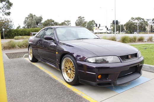 NISSAN R33 GTR WITH 19